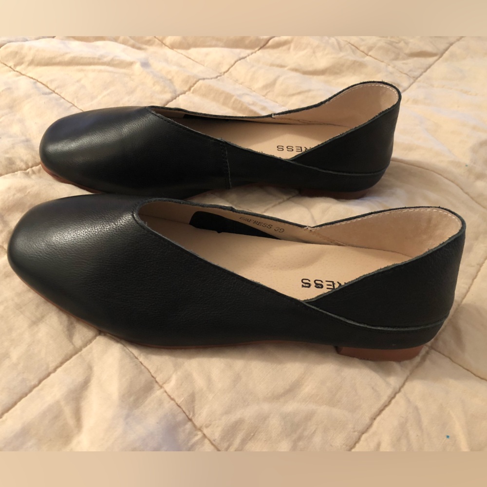 Empress black leather flats, size 8 (39)